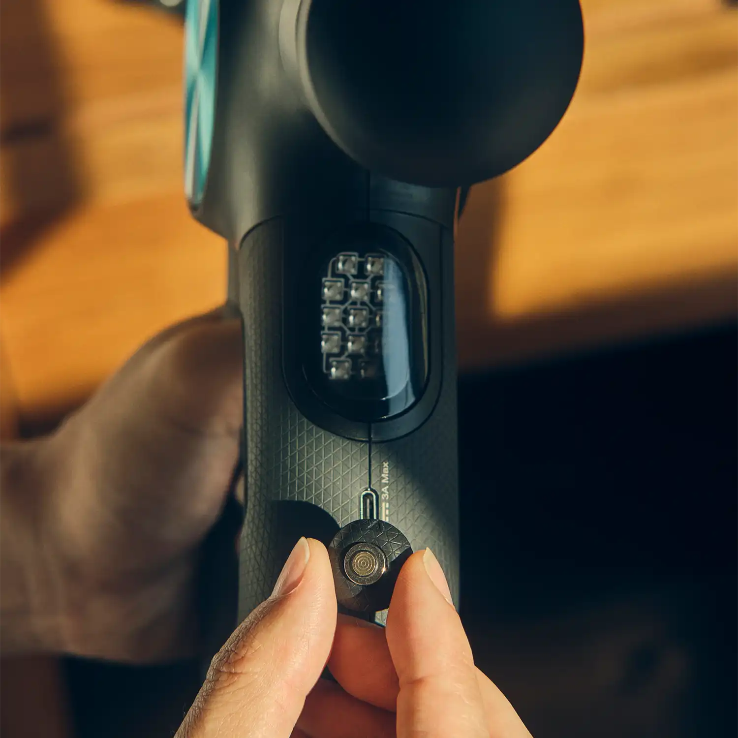 Theragun PRO Plus Ladestation inkl. Halterung für 2 Aufsätze - Image 3